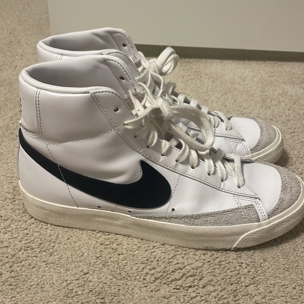 ‼️SOLD‼️ Nike high top blazers women’s size 9.5 - Picture 4 of 13